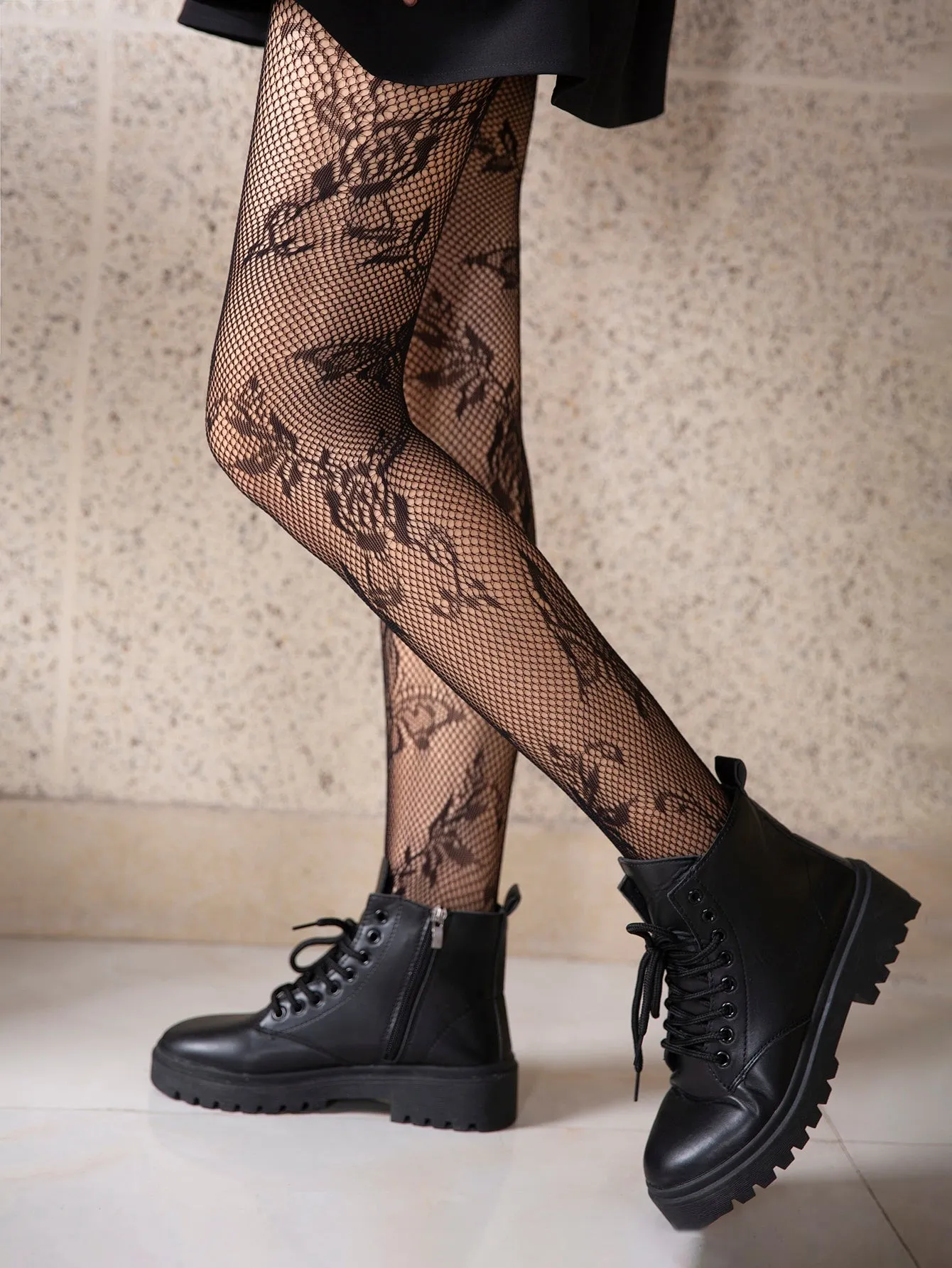 1 Pair Fishnet Tights - Black