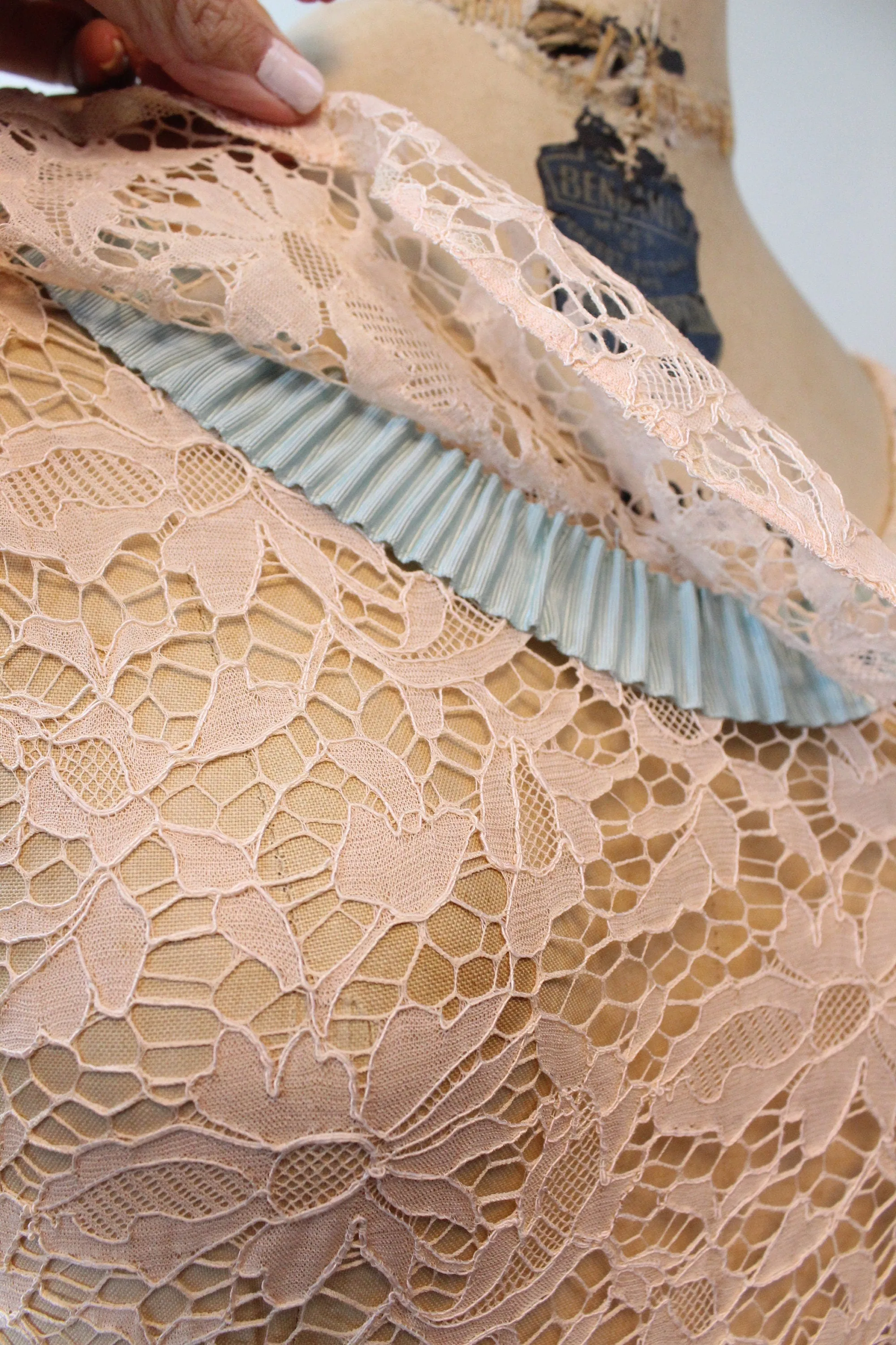 1930s PEACH LACE blue ribbon gown WEDDING dress xs | new spring