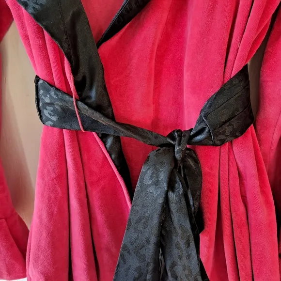 Betsey Johnson Pink Velour Robe with Black Satin Ruffle Collar SZ M