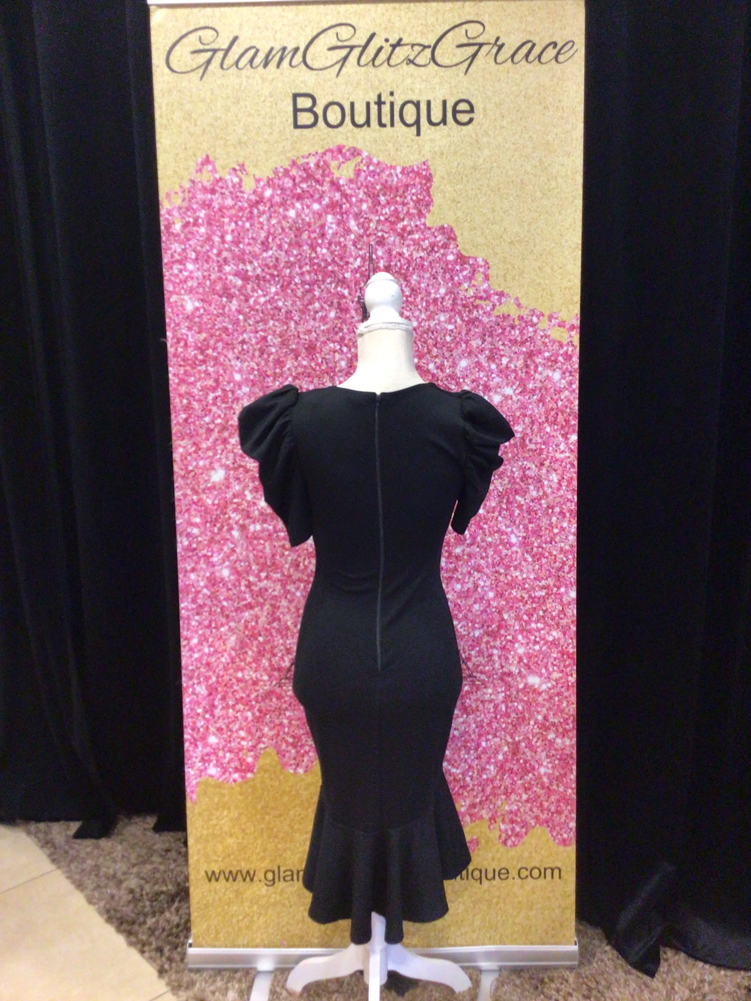 Black Asymmetrical Neck Cut Short Sleeves Body-con Dress