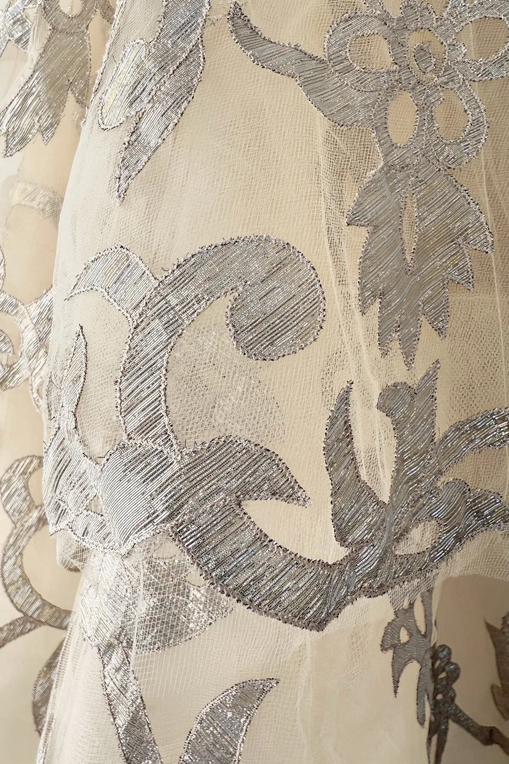 Dreamy Pre-Fall 2015 Oscar de la Renta Look 36 Metallic Gold Applique & Ivory Net Dress