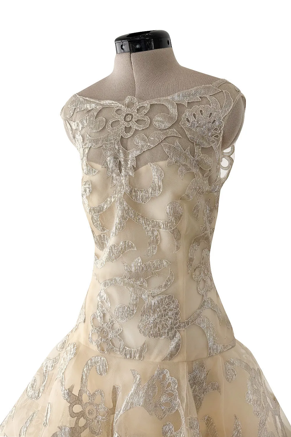 Dreamy Pre-Fall 2015 Oscar de la Renta Look 36 Metallic Gold Applique & Ivory Net Dress