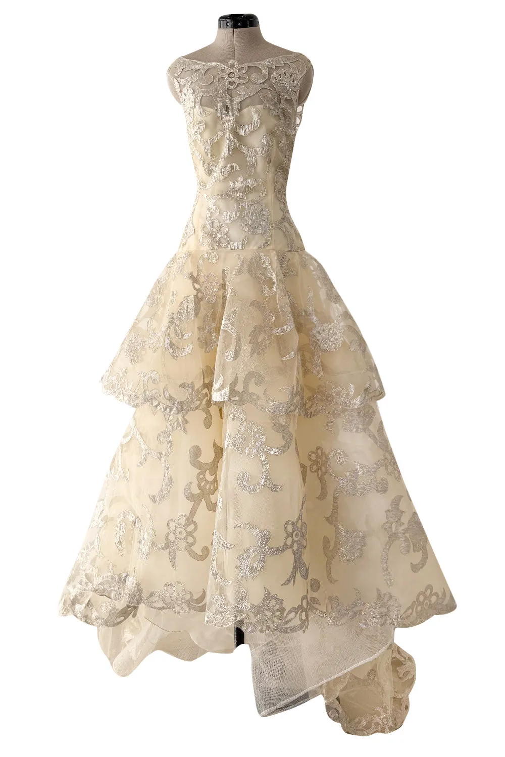 Dreamy Pre-Fall 2015 Oscar de la Renta Look 36 Metallic Gold Applique & Ivory Net Dress