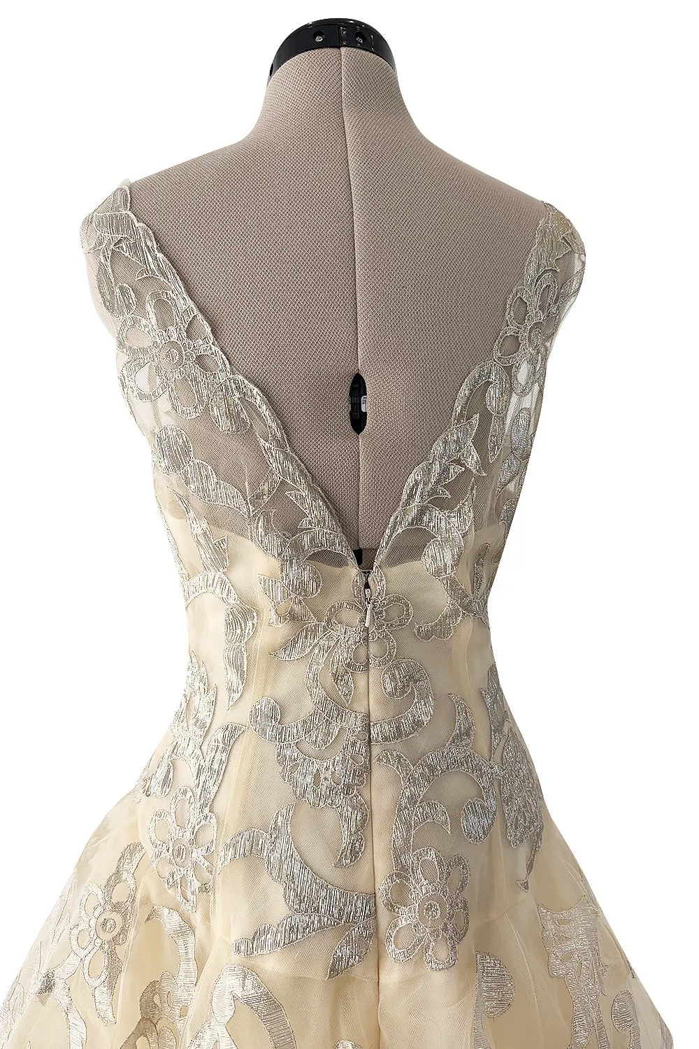 Dreamy Pre-Fall 2015 Oscar de la Renta Look 36 Metallic Gold Applique & Ivory Net Dress