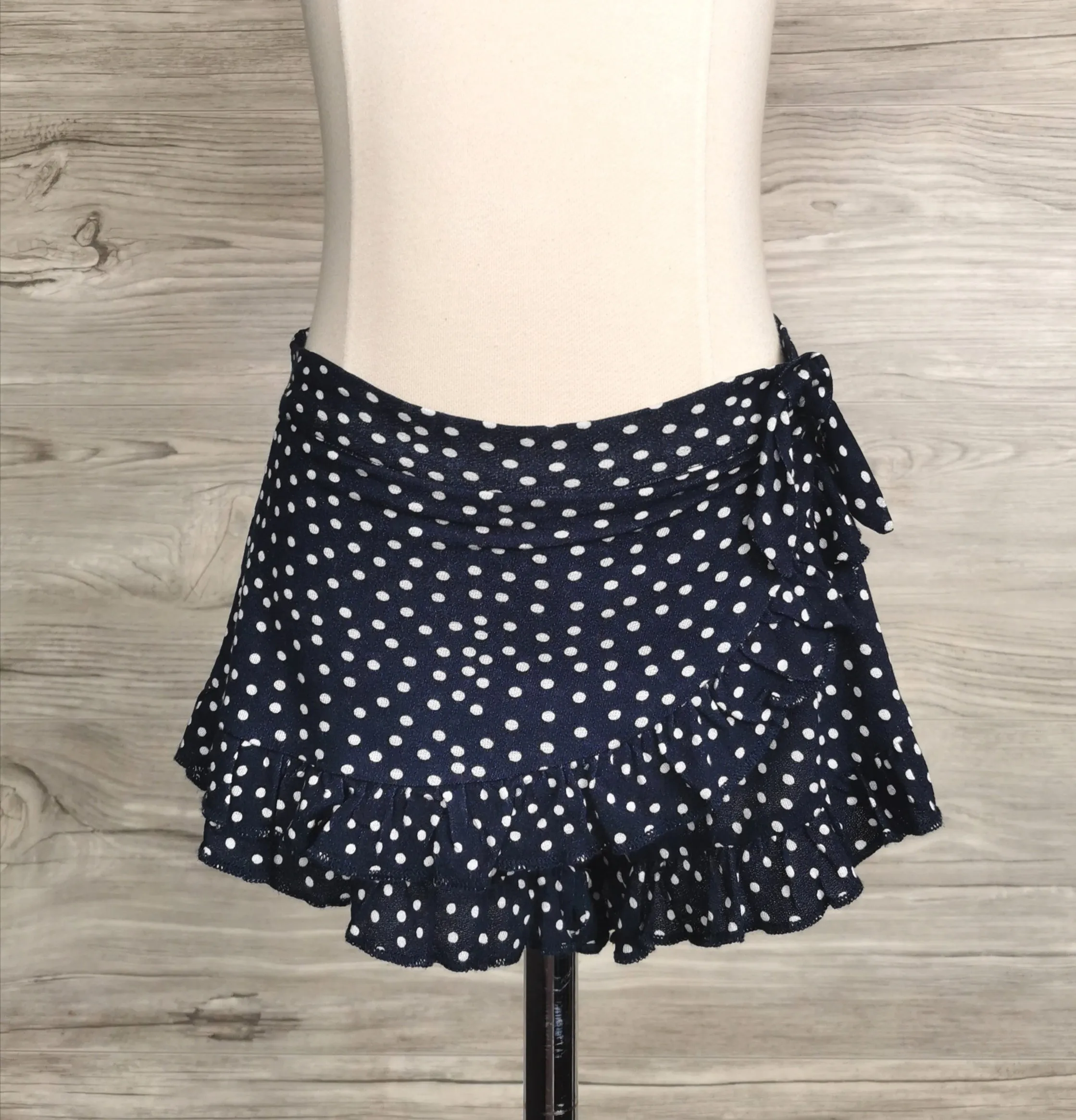 GIRL SIZE(S) 5 & 6 YEARS - TUCKER   TATE, Polkadot Ruffled Short / Skirt NWT B51