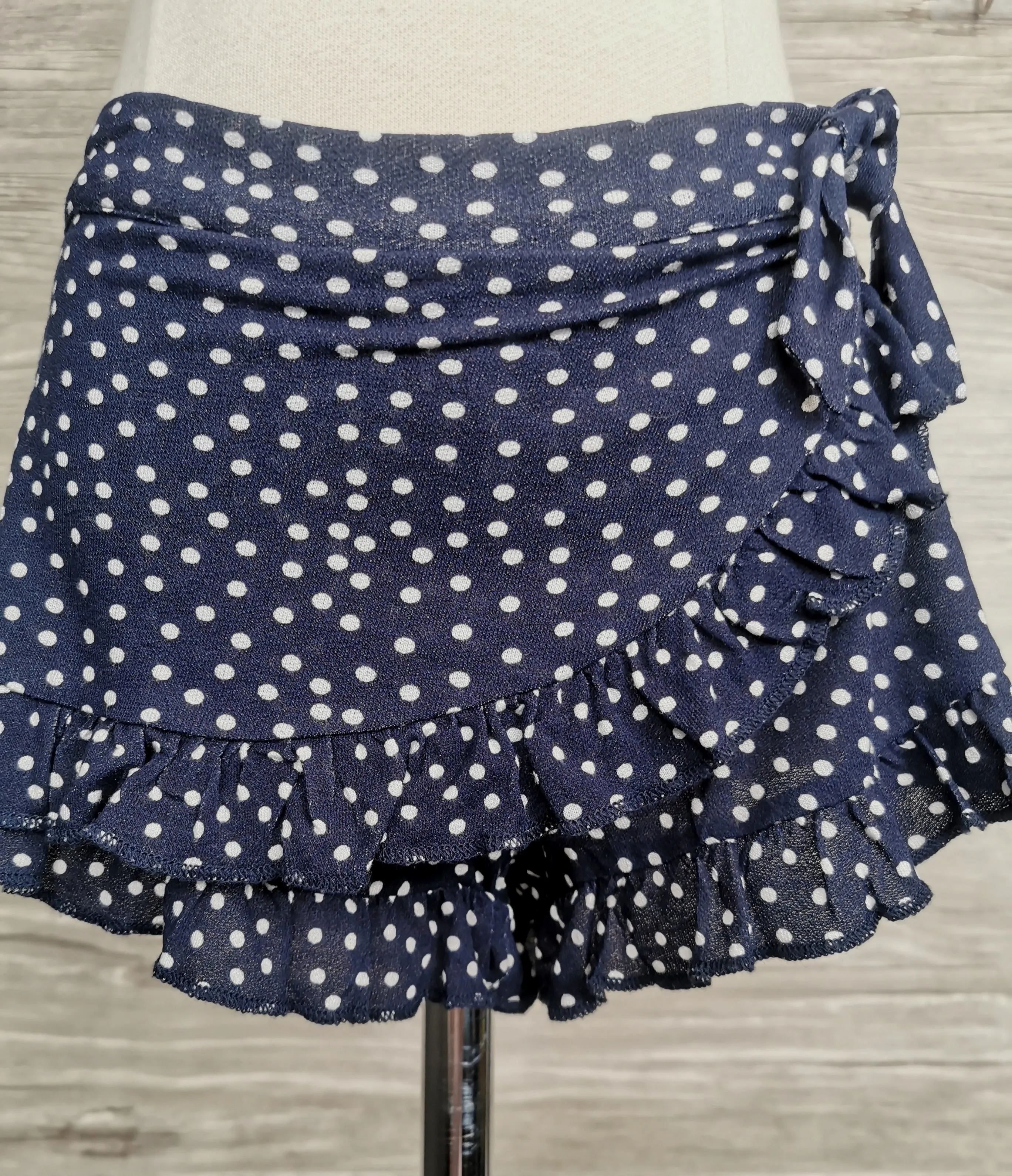 GIRL SIZE(S) 5 & 6 YEARS - TUCKER   TATE, Polkadot Ruffled Short / Skirt NWT B51