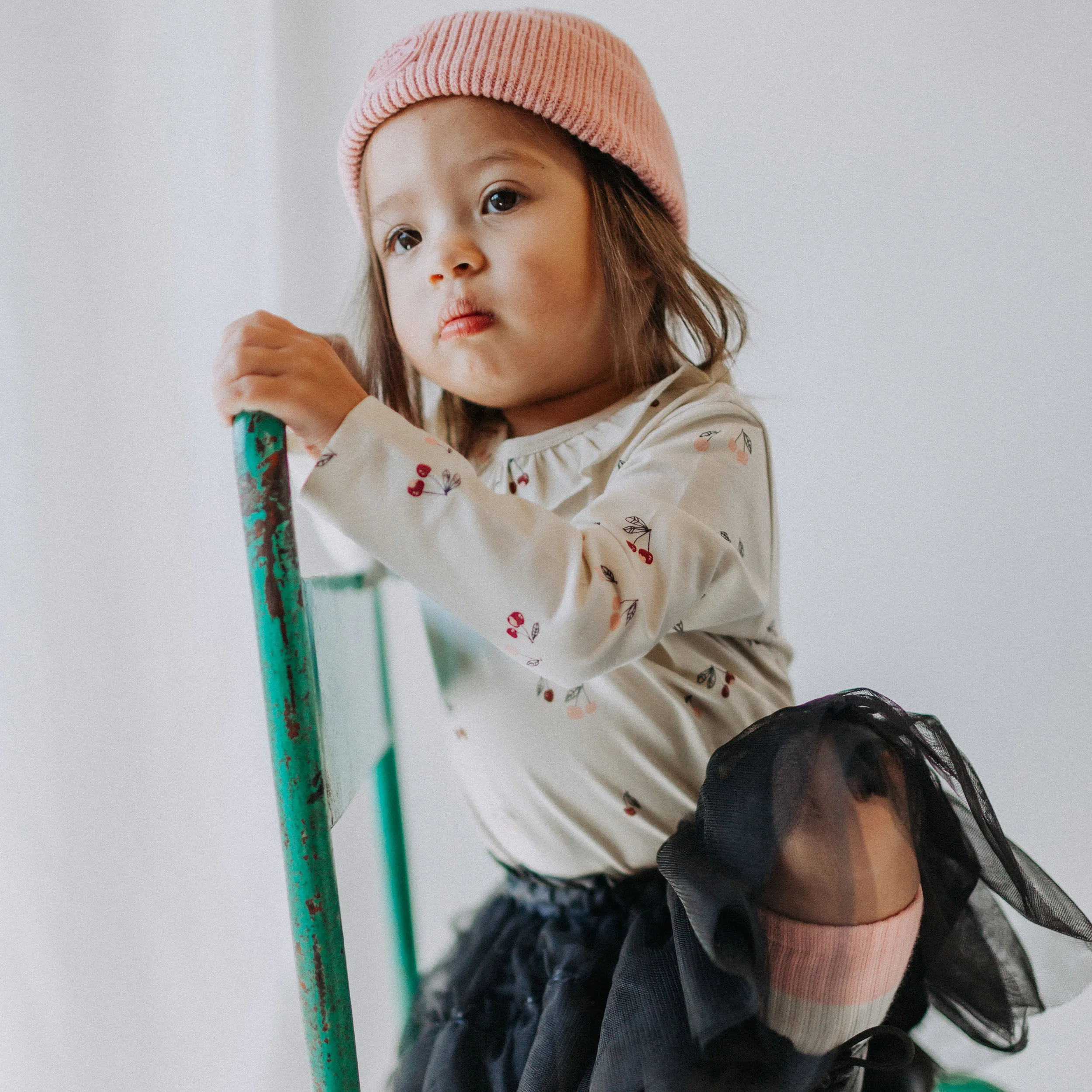 Jupe noire en tulle de polyester, bébé || Black skirt in tulle of polyester, baby