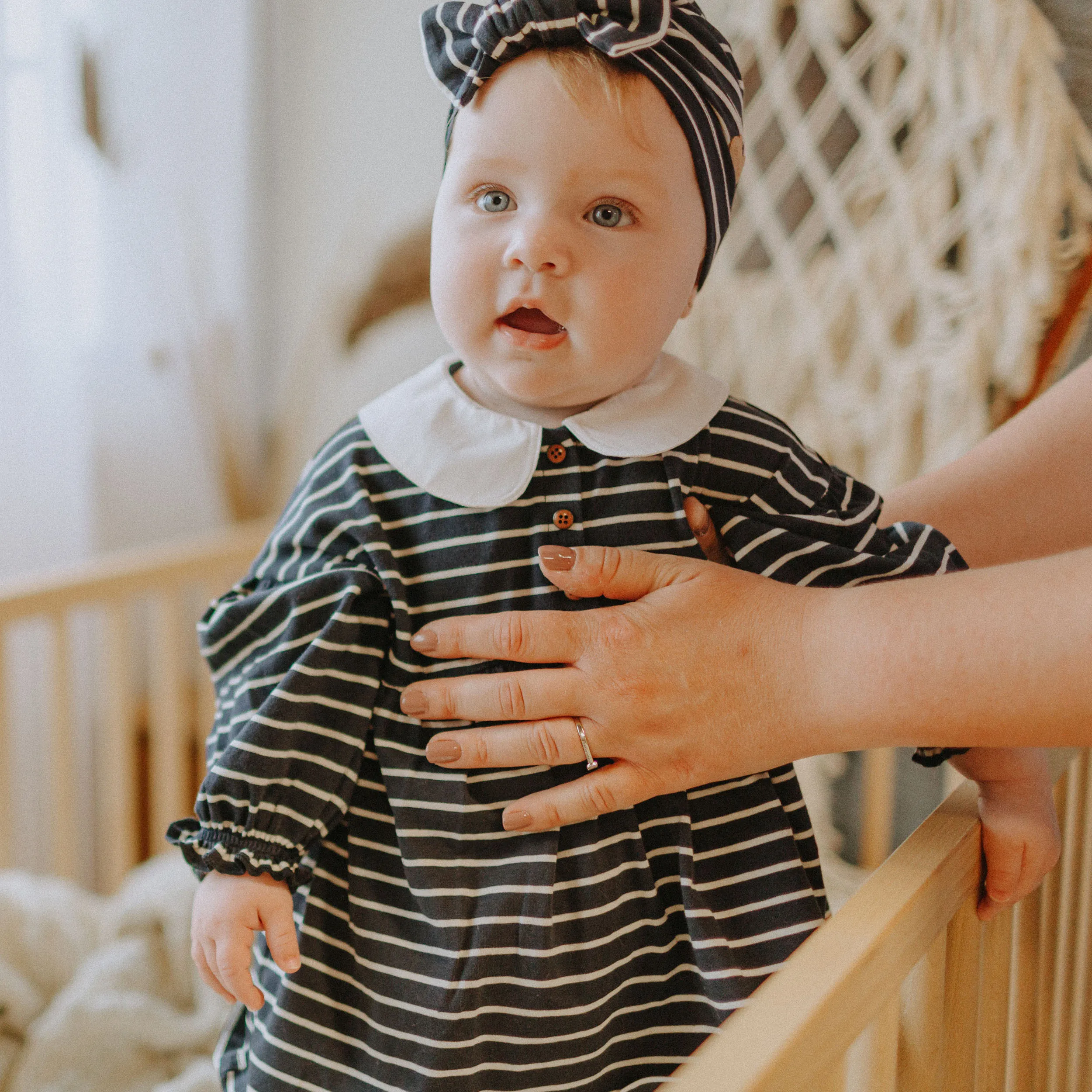 Robe cache-couche rayé marine avec un col claudine en coton biologique, naissance || Navy striped bodysuit dress with a claudine collar in organic cotton, newborn