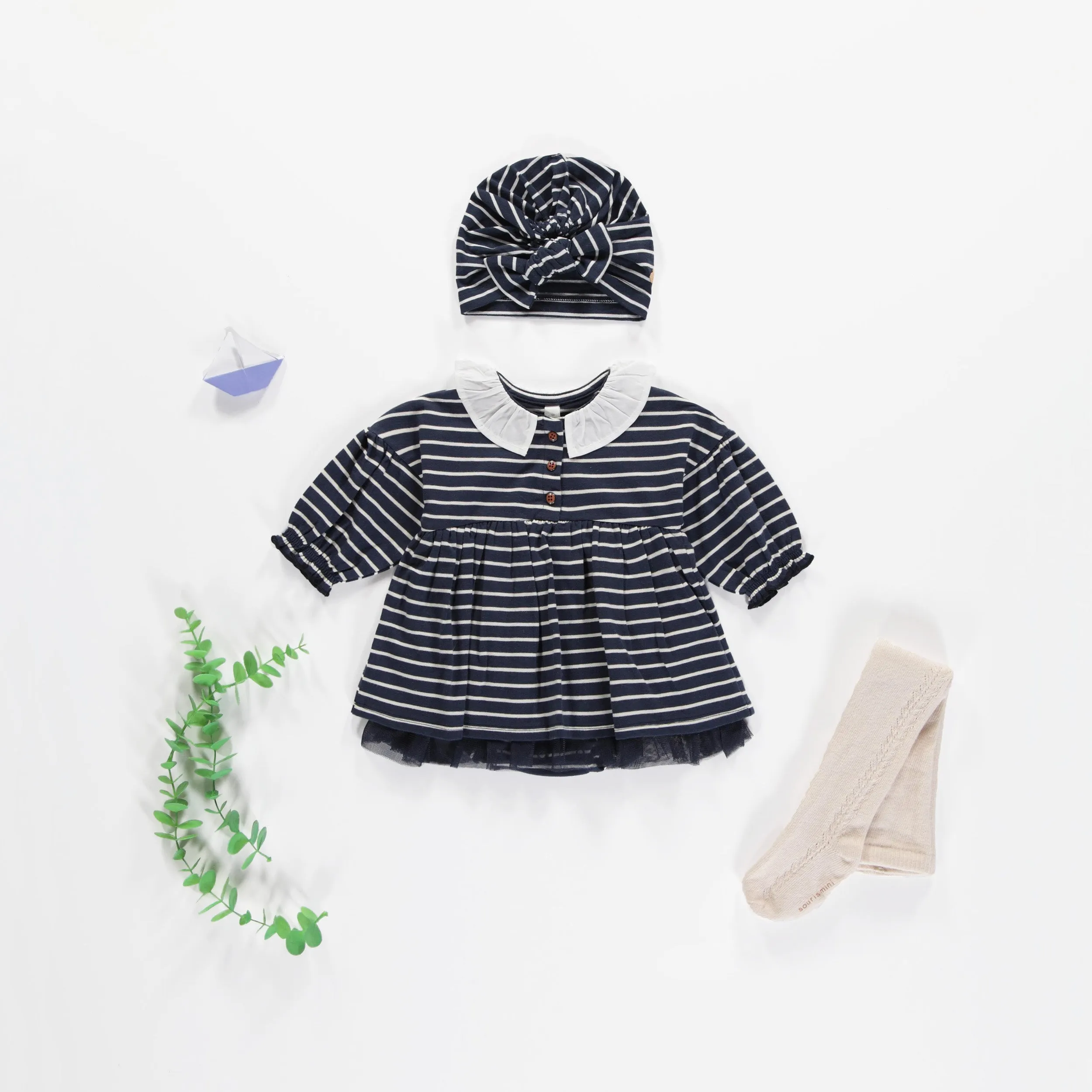 Robe cache-couche rayé marine avec un col claudine en coton biologique, naissance || Navy striped bodysuit dress with a claudine collar in organic cotton, newborn
