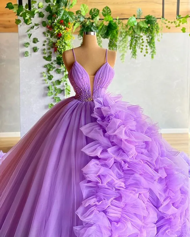 Sexy Light Purple Wedding Dresses Ball Gown Tulle Skirts Spaghetti Straps V-Neck Beaded Bridal Wedding Gowns 803075